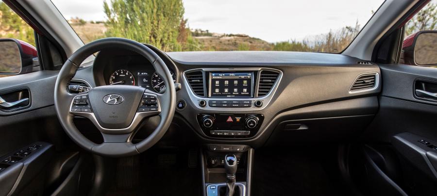Торпедо Hyundai Accent Limited 2017 года  (NA) (фото 16 из 40)
